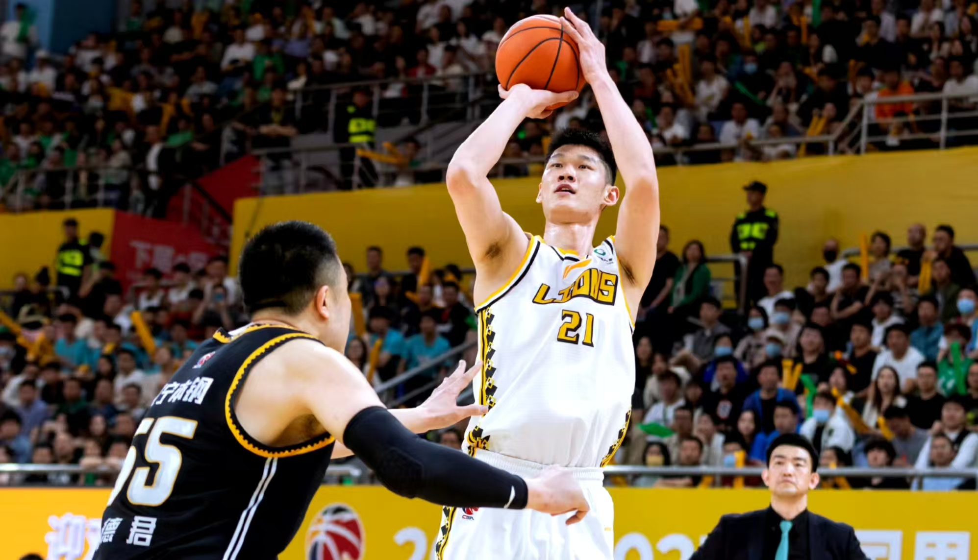 包含辽宁队在比赛中展现出火热状态，取得令人瞩目胜利的词条