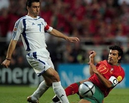 高水平足球比赛中球员防守稳固,取得胜利的简单介绍 高水平足球比赛中球员防守稳固,取得胜利的简单介绍