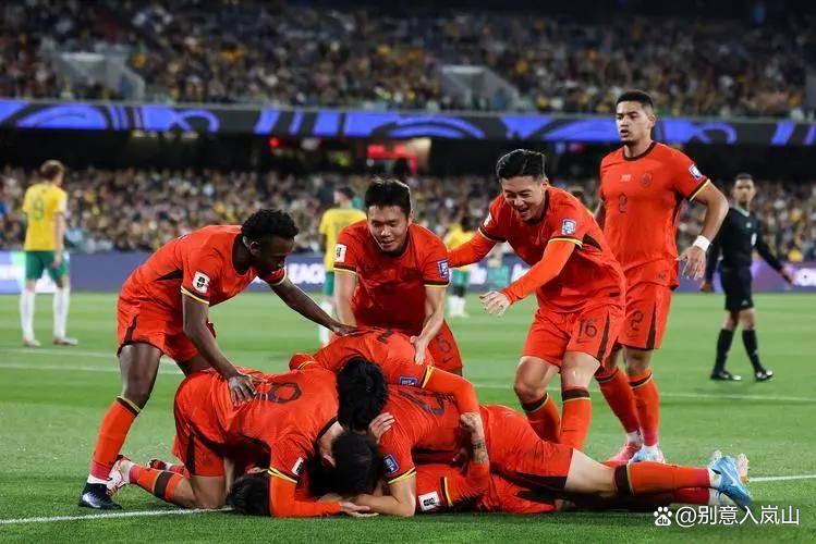 开云体育亚洲官网-激烈足球对决中球队进攻节奏快速