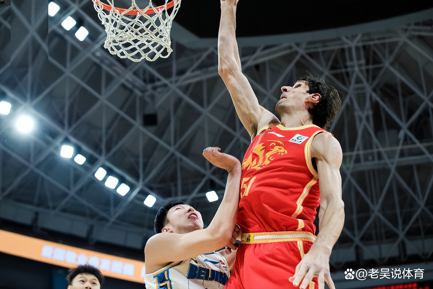 开云体育-磅礴壮丽的比赛场面，CBA联赛永不熄灭的热情的简单介绍