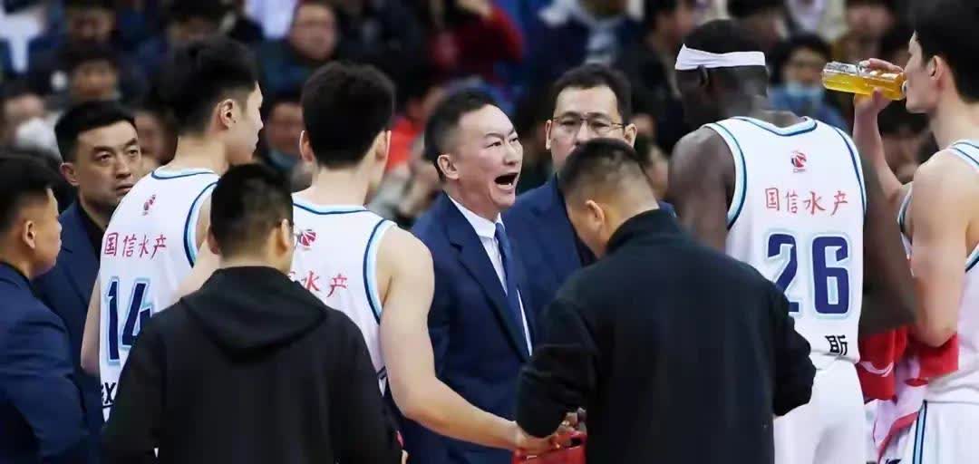 关于广州富力客场战平青岛黄海，保持不败的信息