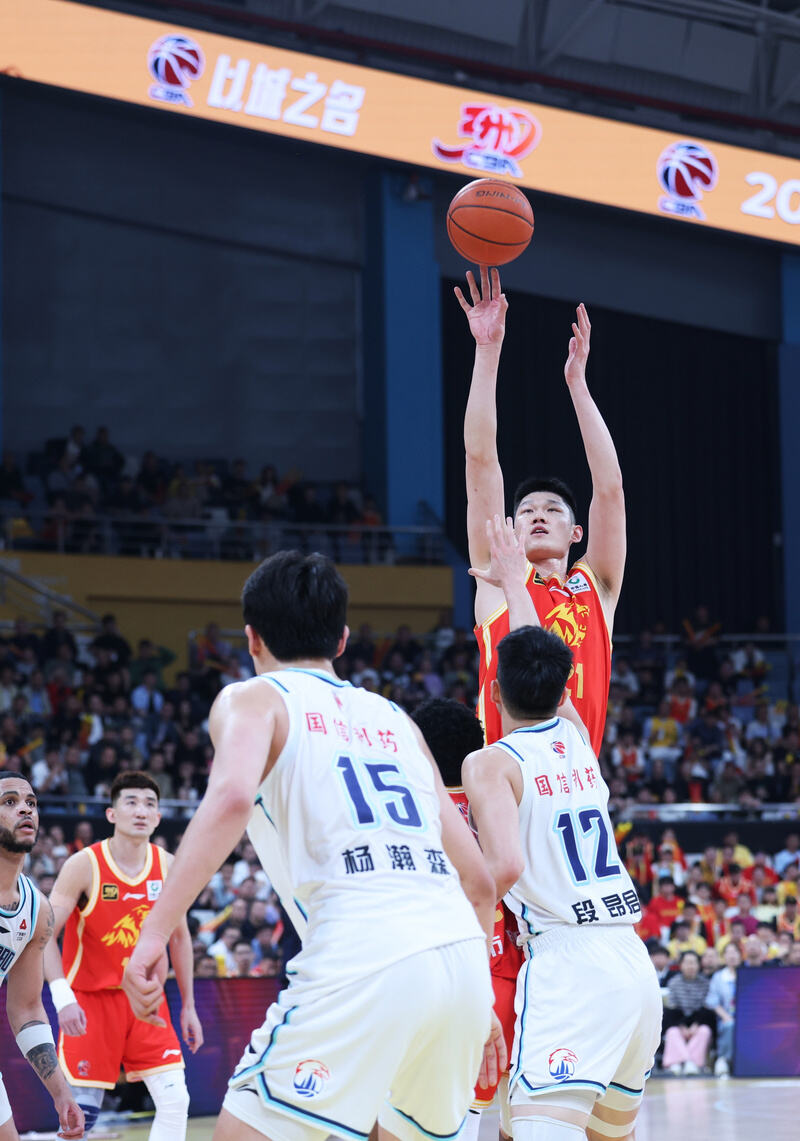 青岛男篮完成逆转，成功摘得一场胜利