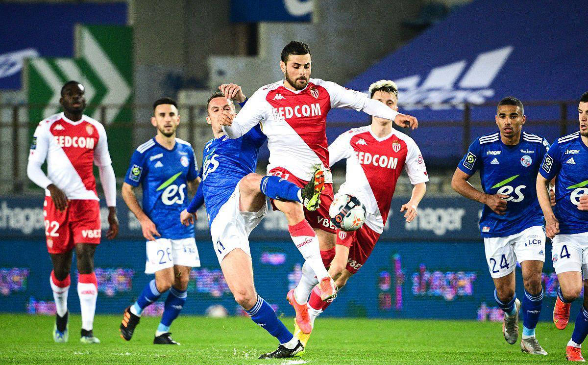 包含摩纳哥队员合影呈现，战绩雷厉风行的词条