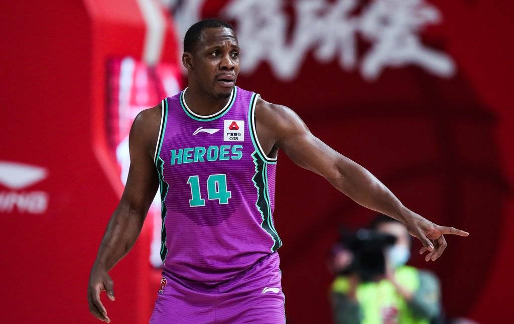 甘肃男篮豪取胜利，向前冲锋