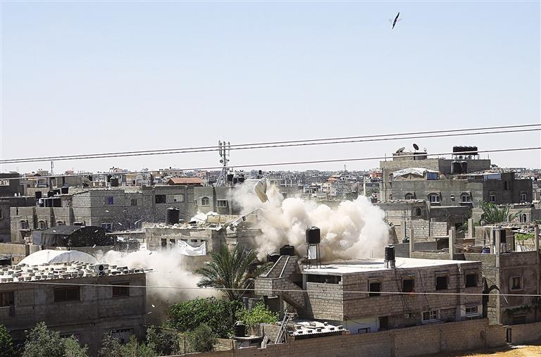 包含双线作战燃爆林中，压哨进球敲定胜局的词条