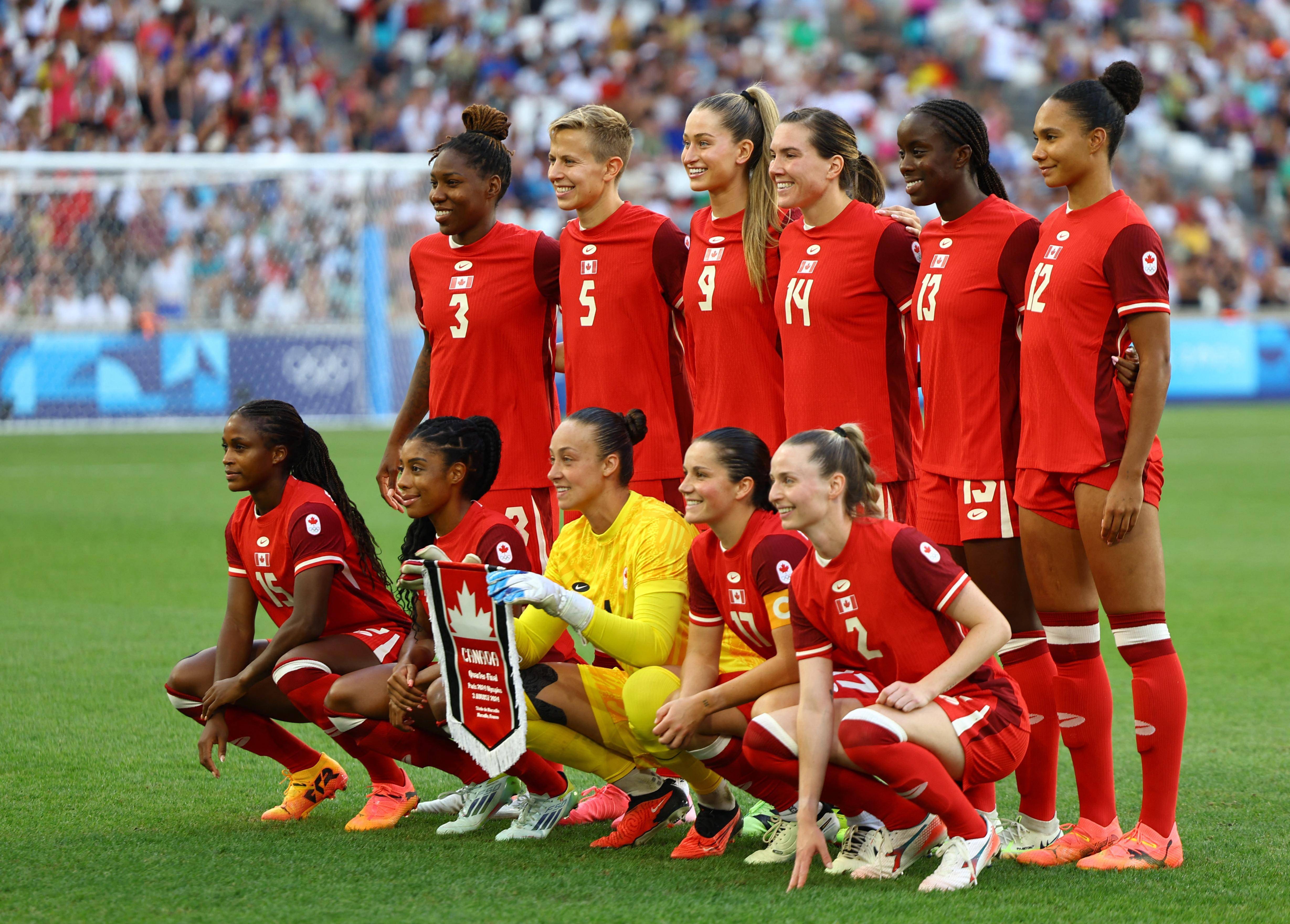 德国女足队员在比赛中展现出色技术