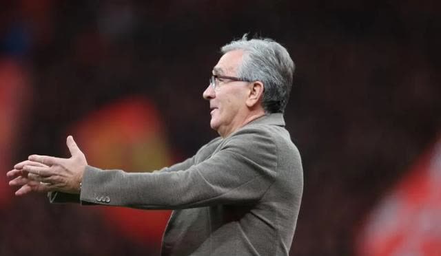 夺冠在望！实力强劲球队轻松晋级