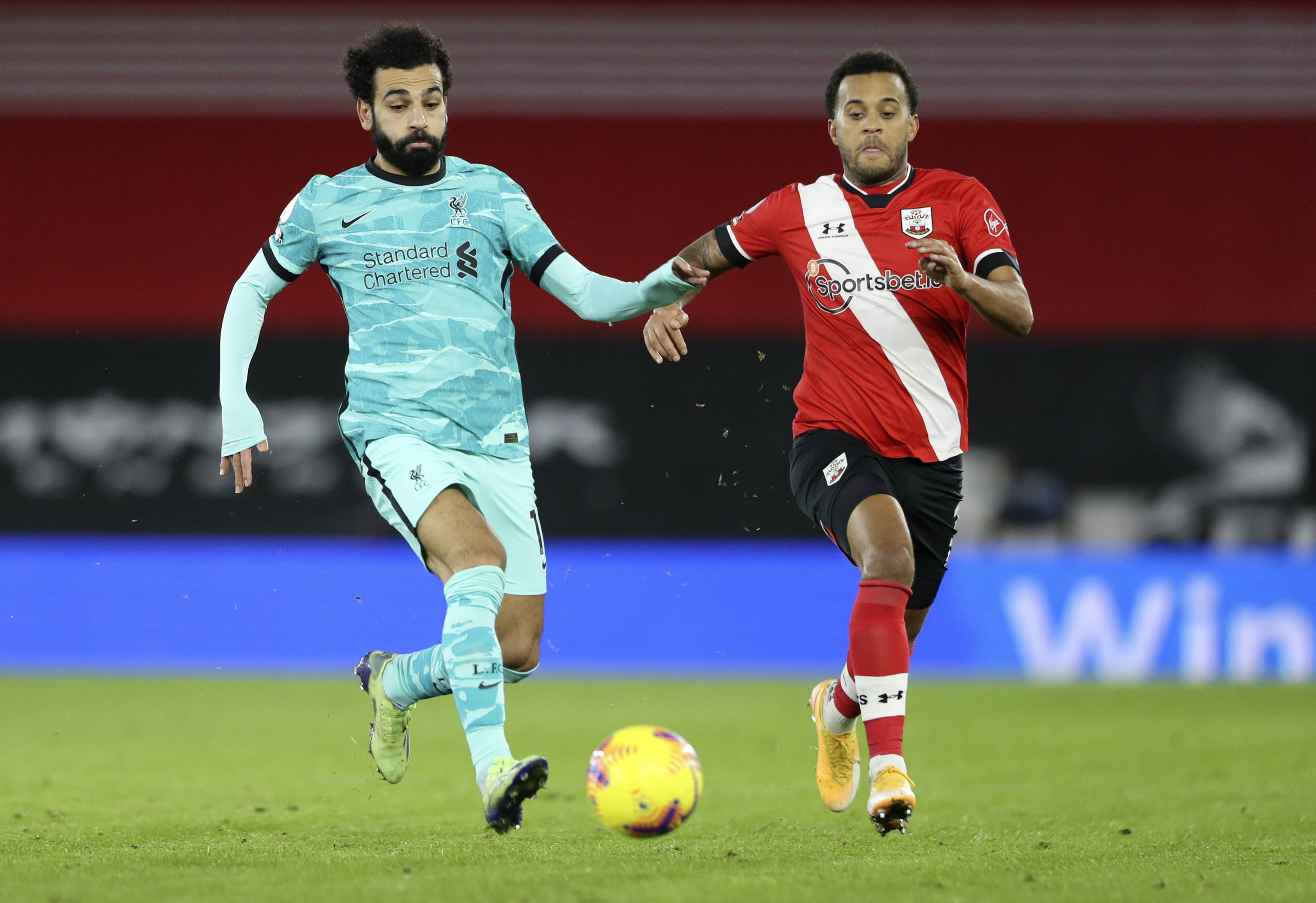 包含南安普敦-负西汉姆，保级压力剧增的词条