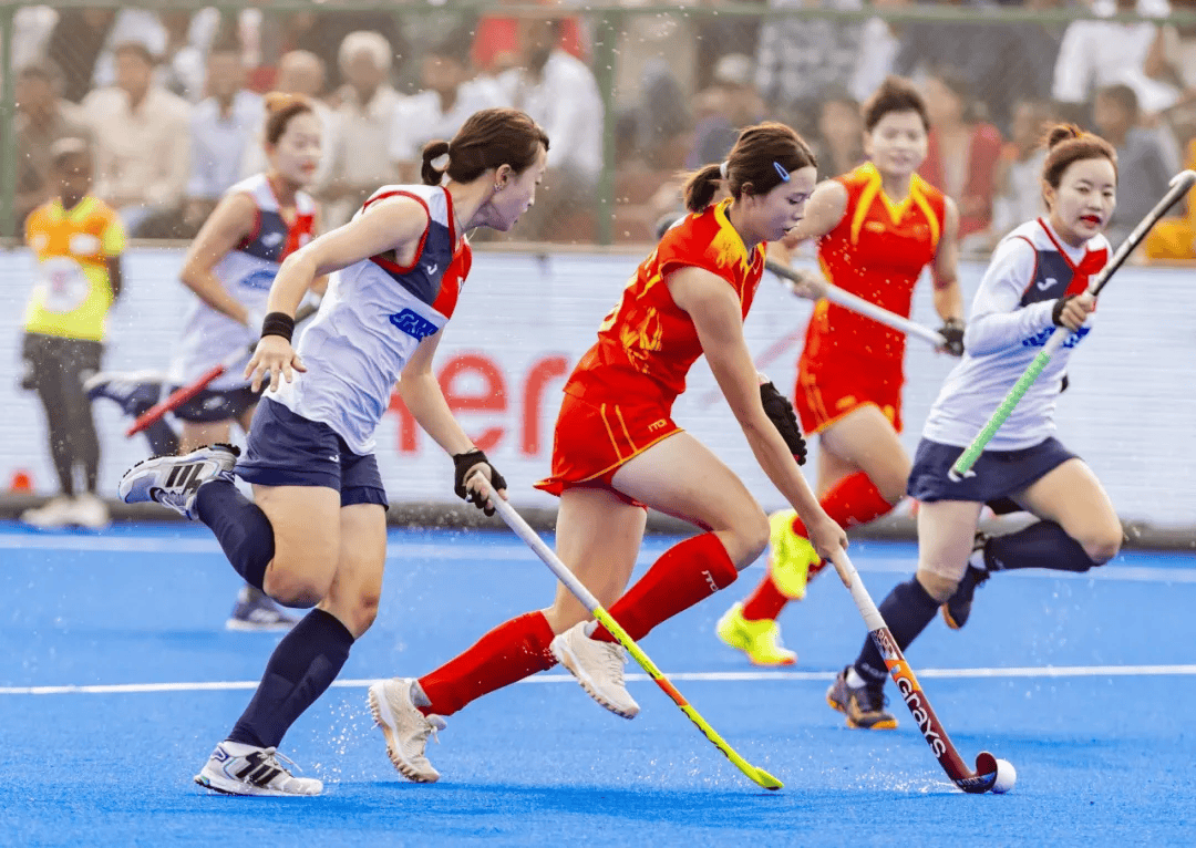 加拿大女子曲棍球队奋勇拼搏，晋级决赛