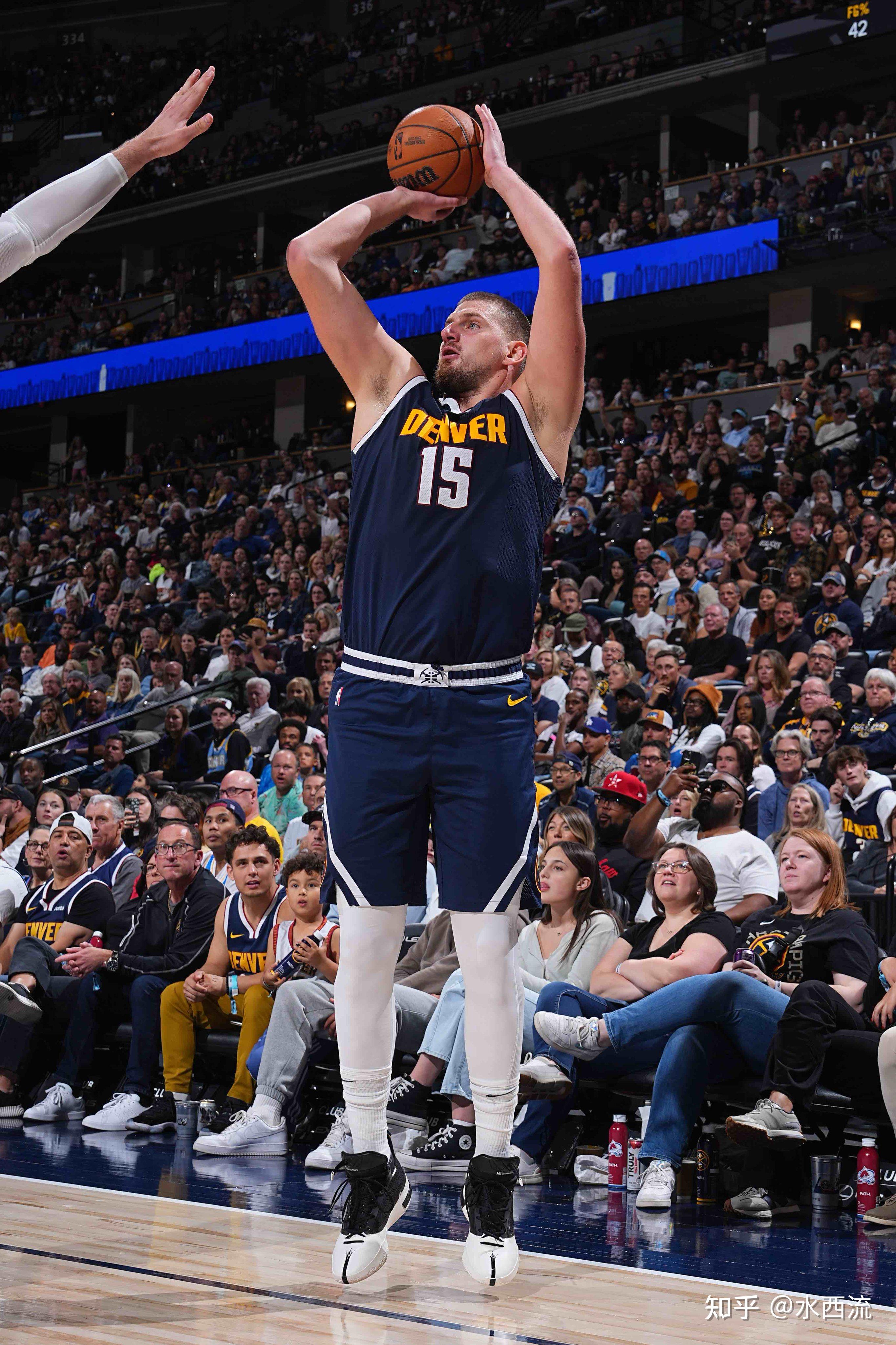 快船主场击败鹈鹕，系列赛领先