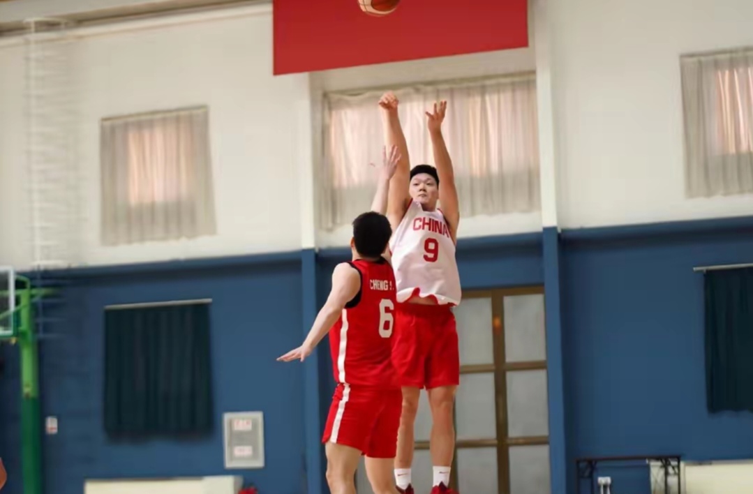 开云体育官方入口-球员们互动默契，为全队增添动力