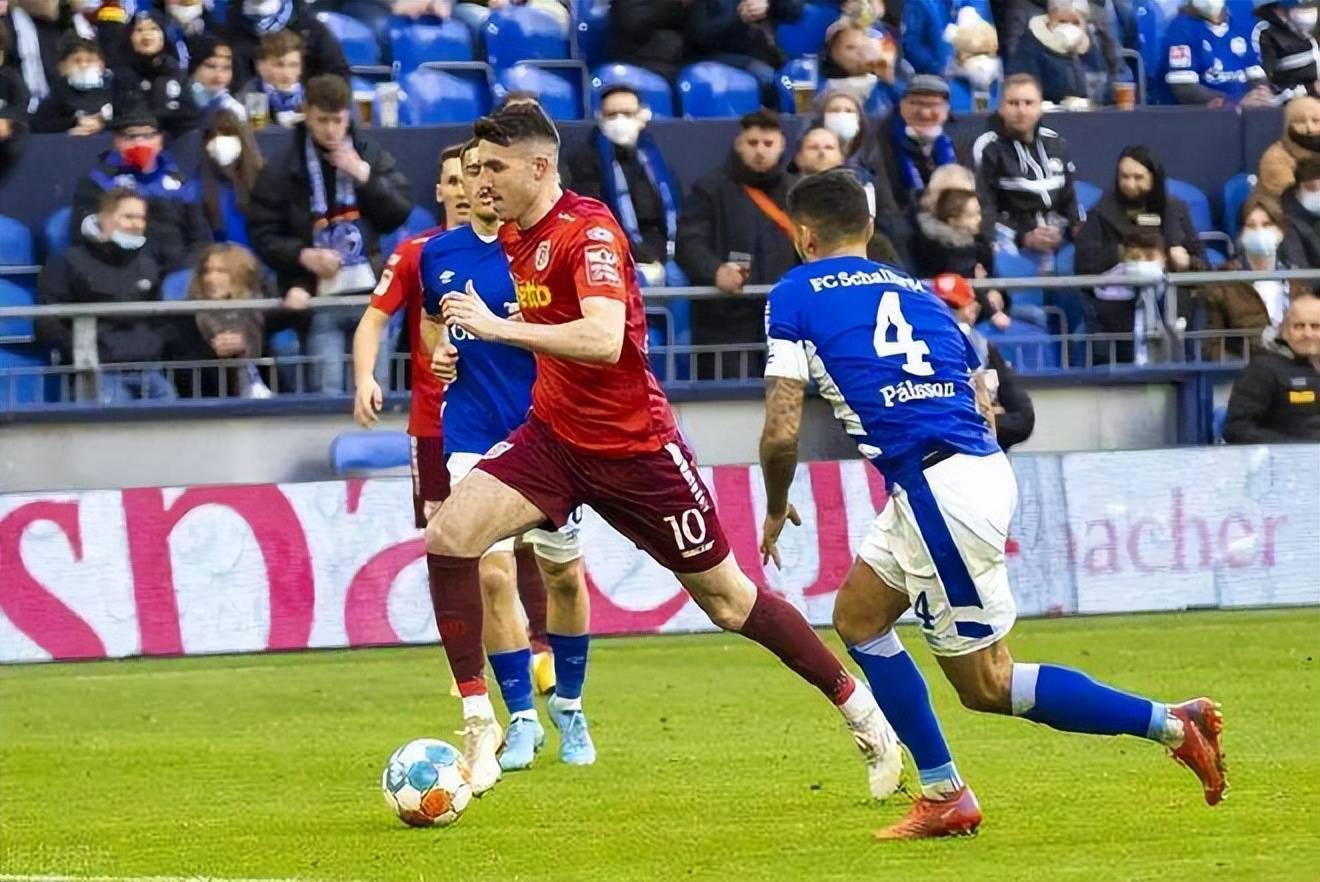 关于汉诺威中场喜获首球，助球队取得胜利的信息