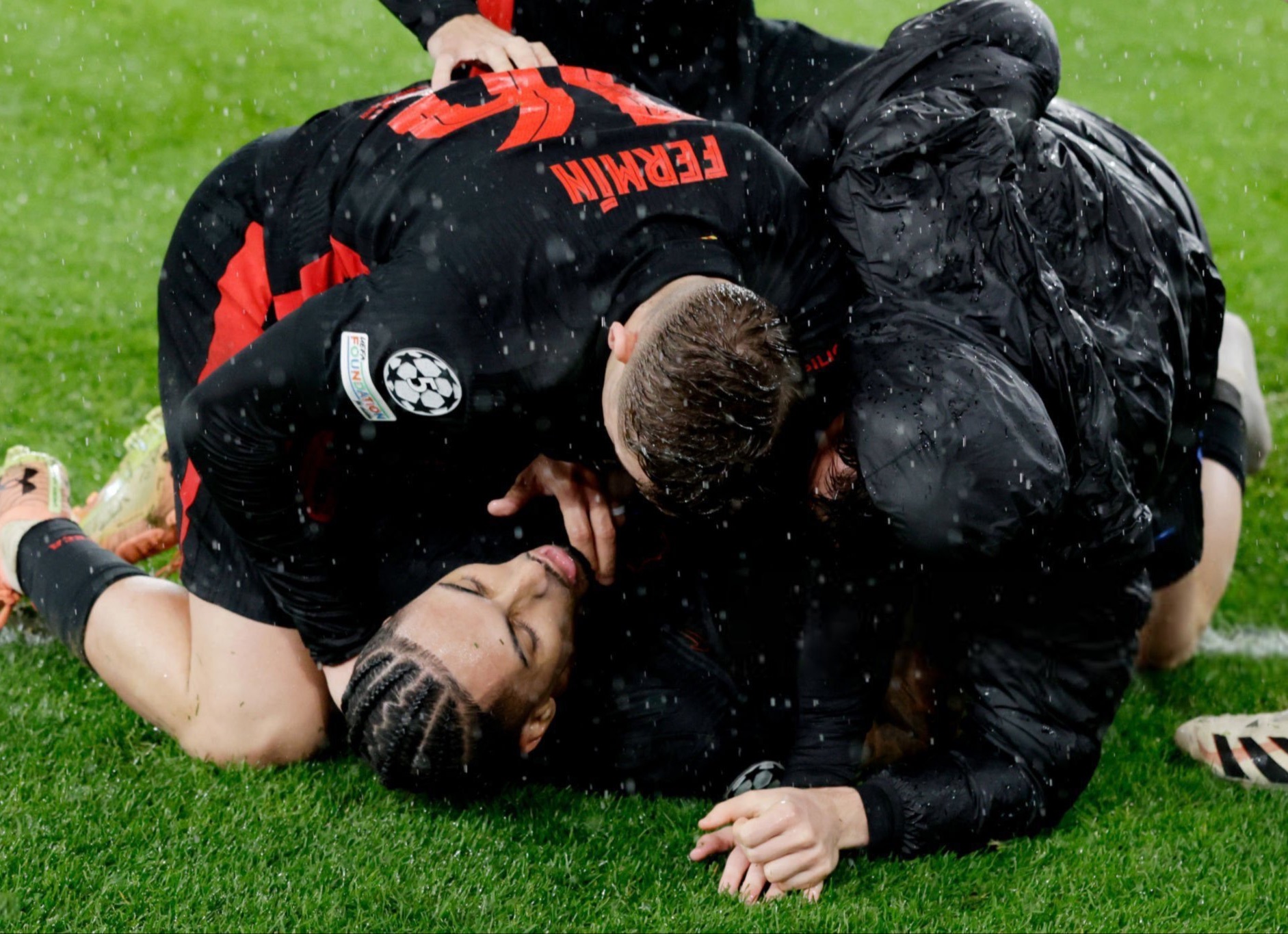 包含皇马战胜拉科鲁尼亚，保持不败纪录的词条