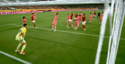 坚守防线,球队零封对手保持不败 坚守防线,球队零封对手保持不败