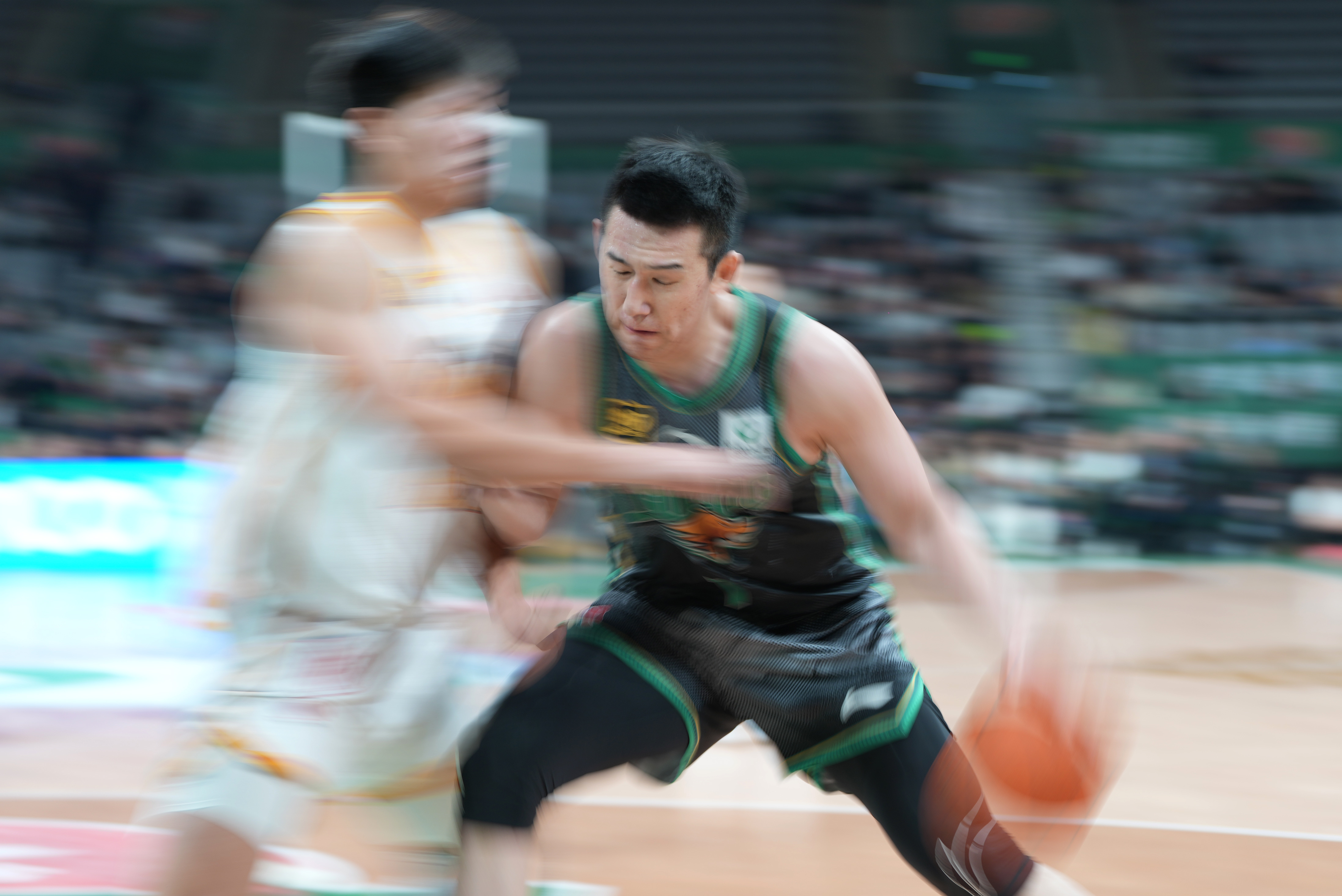 开云体育亚洲官网-CBA赛场上精彩纷呈，球员展现高水平比赛