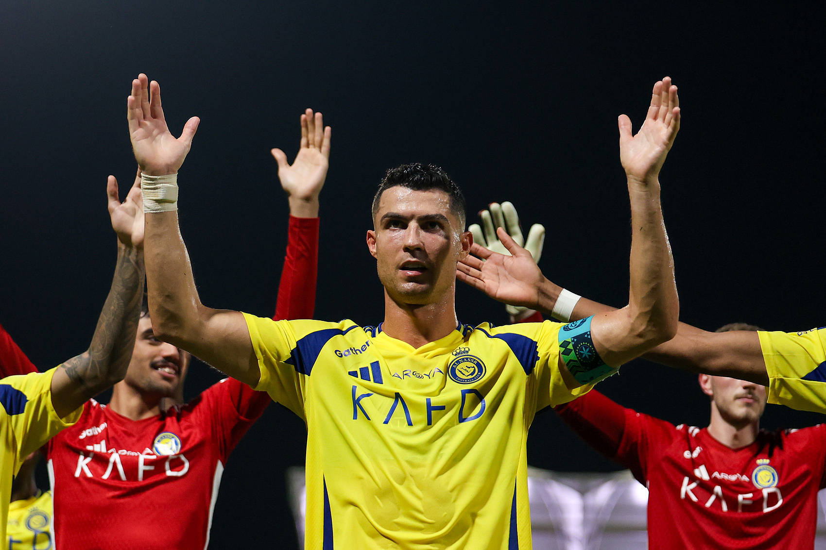 开云体育app-西班牙豪门球队签下新后卫，防线更稳固