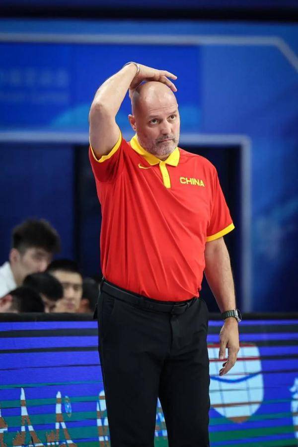 开云体育官网-菲律宾球队豪取胜利，晋级淘汰赛