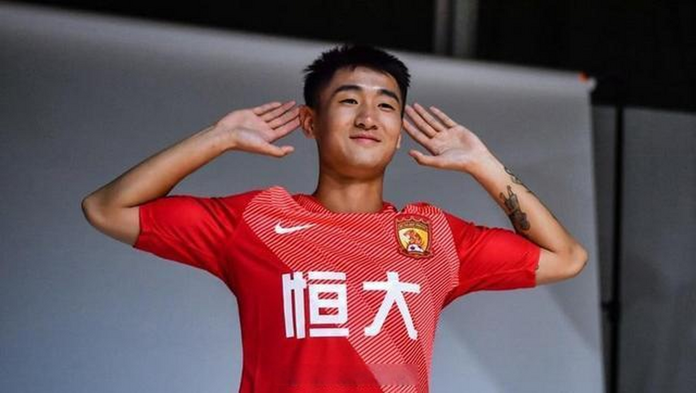 开云体育-广州队球员发挥火热，奏响胜利乐章的简单介绍