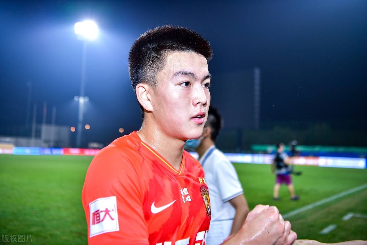 广州队球员发挥火热,奏响胜利乐章的简单介绍 广州队球员发挥火热,奏响胜利乐章的简单介绍