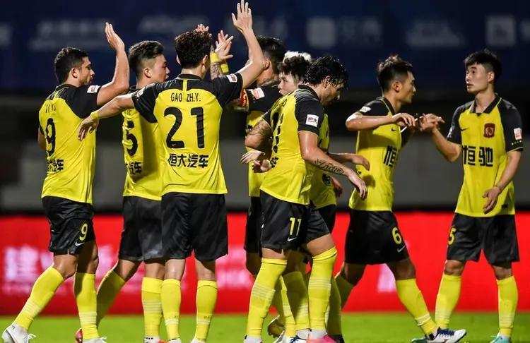 开云体育官网入口-球队中球员之间传球配合默契,形成压倒性优势