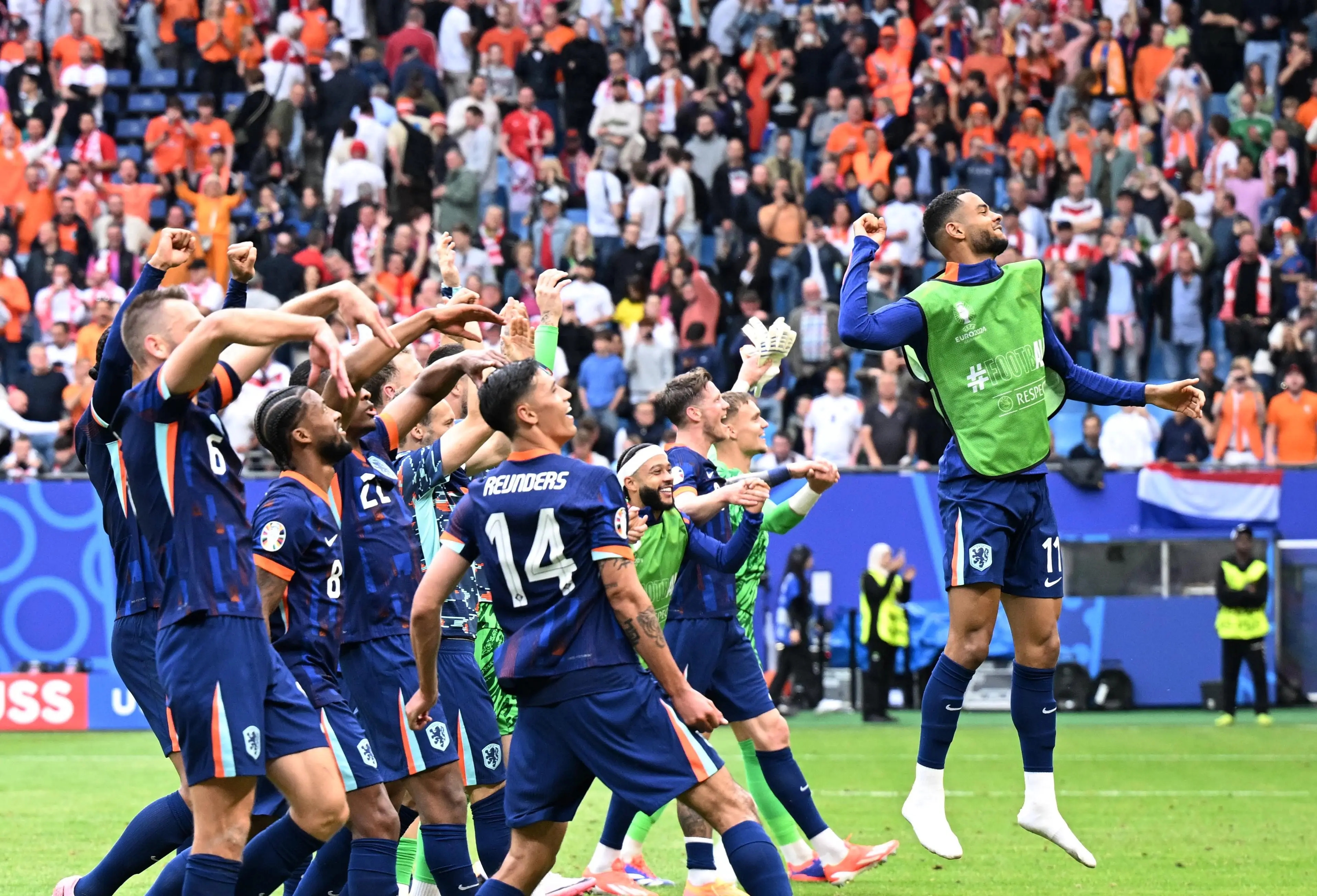 包含匈牙利队在欧预赛中势如破竹,实力超群的词条 包含匈牙利队在欧预赛中势如破竹,实力超群的词条