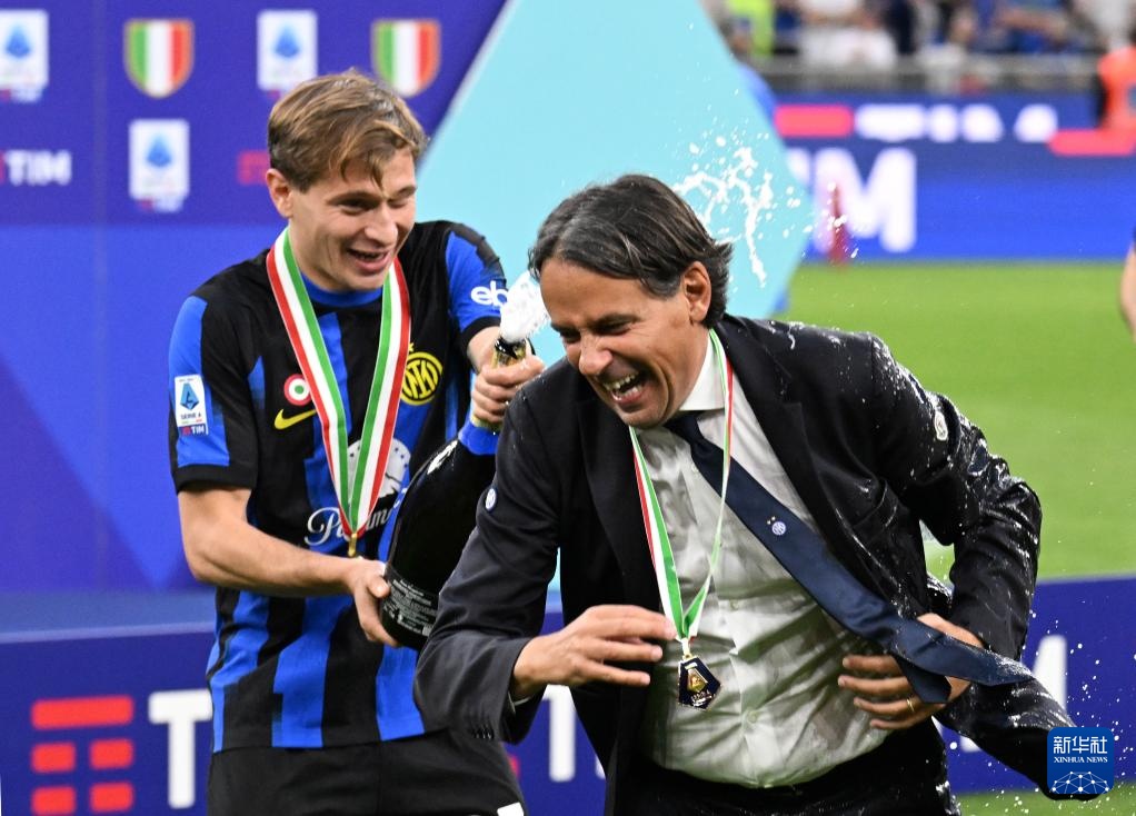 包含拉齐奥与国际米兰会师,场面激烈的词条 包含拉齐奥与国际米兰会师,场面激烈的词条