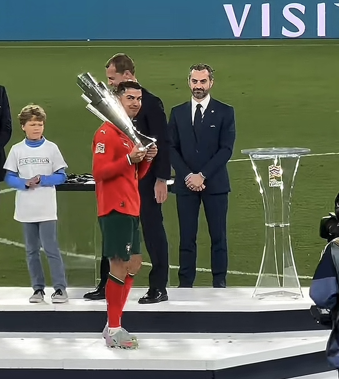 荷兰队在点球大战中力克奥地利，晋级半决赛