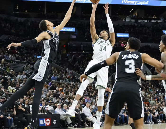 开云体育亚洲官网-关于季后赛大热门！雄鹿全队状态火爆，欲碾压马刺的信息