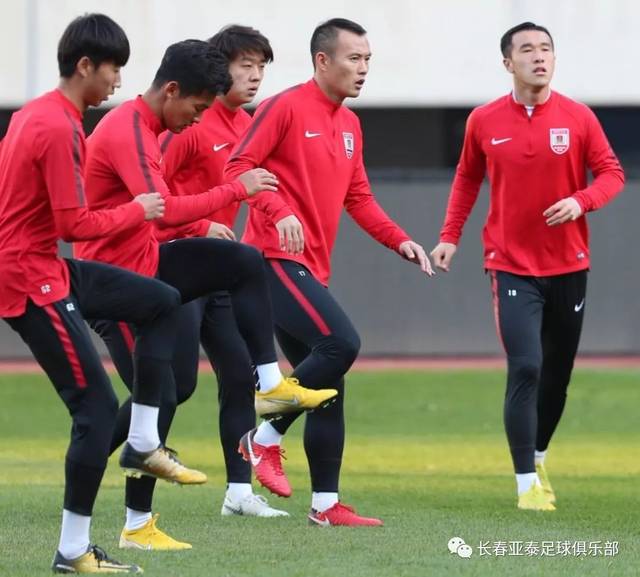 队员拼搏进取，全力以赴争取胜利！