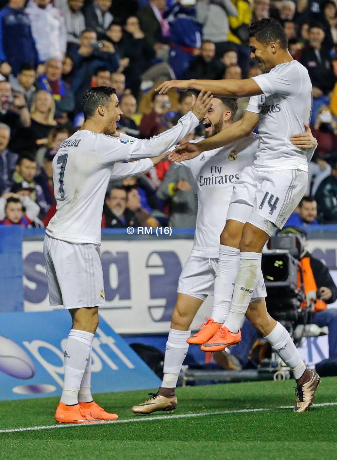 开云体育网页版-瓦伦西亚绝杀，取得关键三分