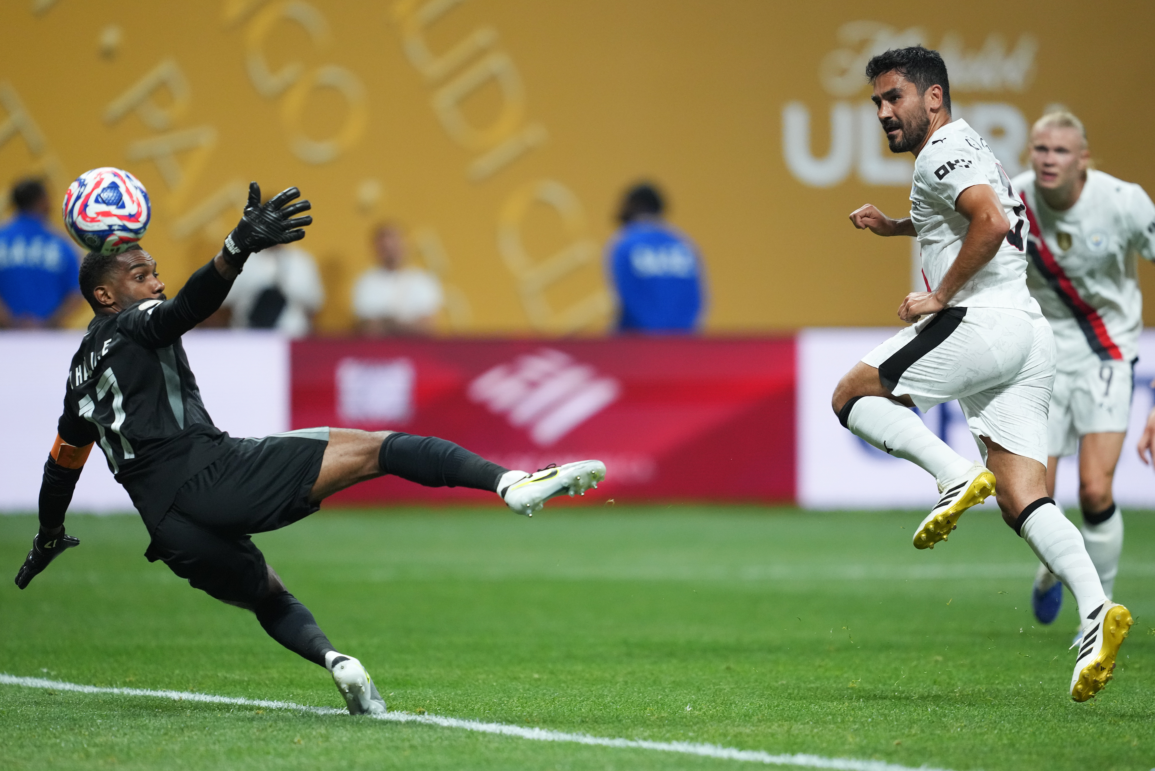 足球世界瞩目的一场比赛即将上演