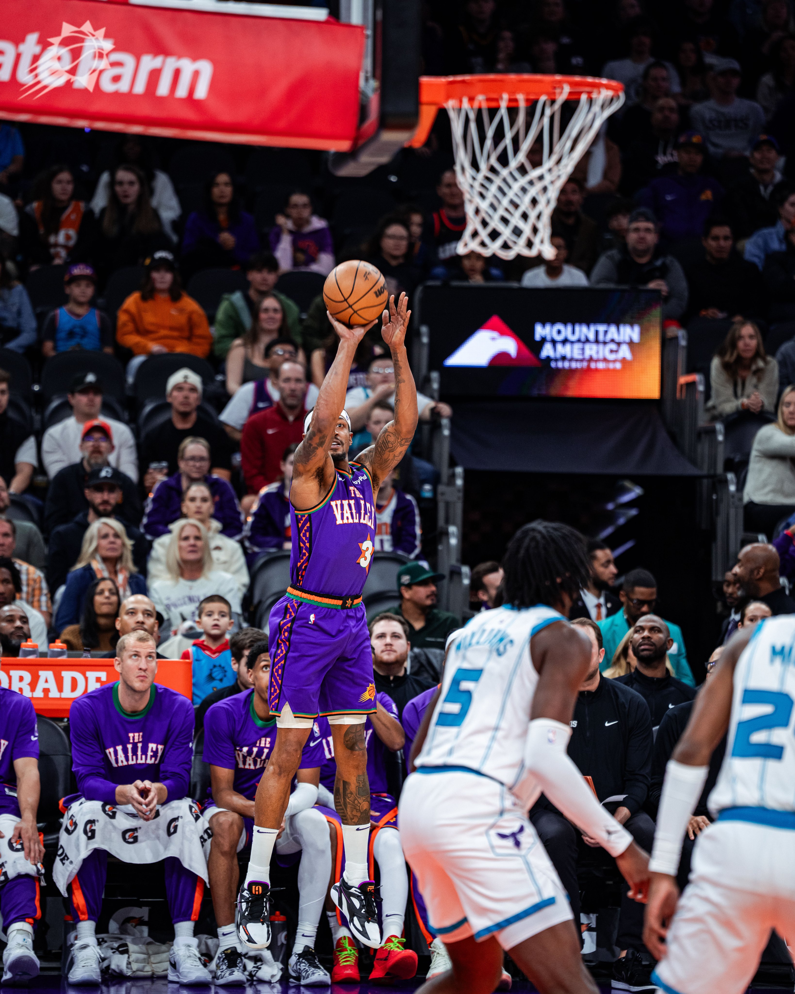 开云体育官方入口-老鹰客场战胜黄蜂，取得两连胜