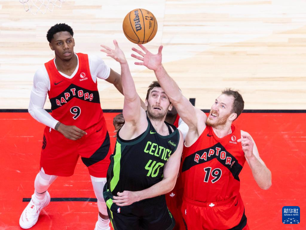 猛龙完胜凯尔特人,取得两连胜 猛龙完胜凯尔特人,取得两连胜