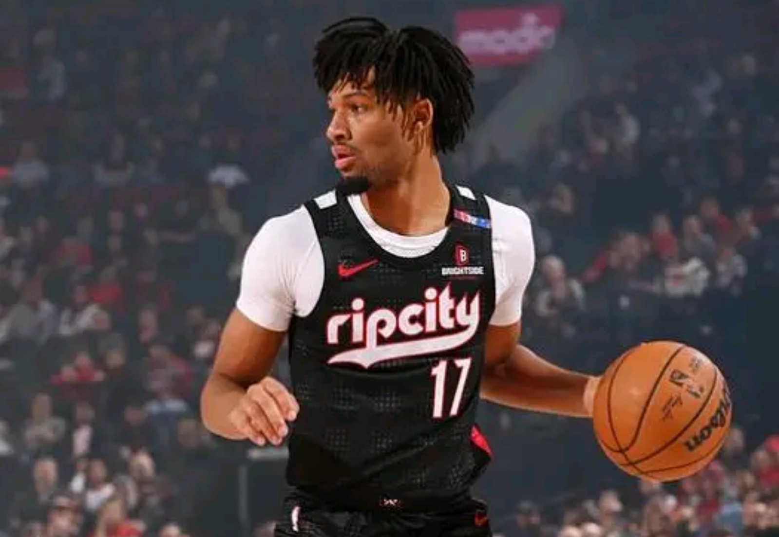 老鹰主场大胜开拓者王者归来