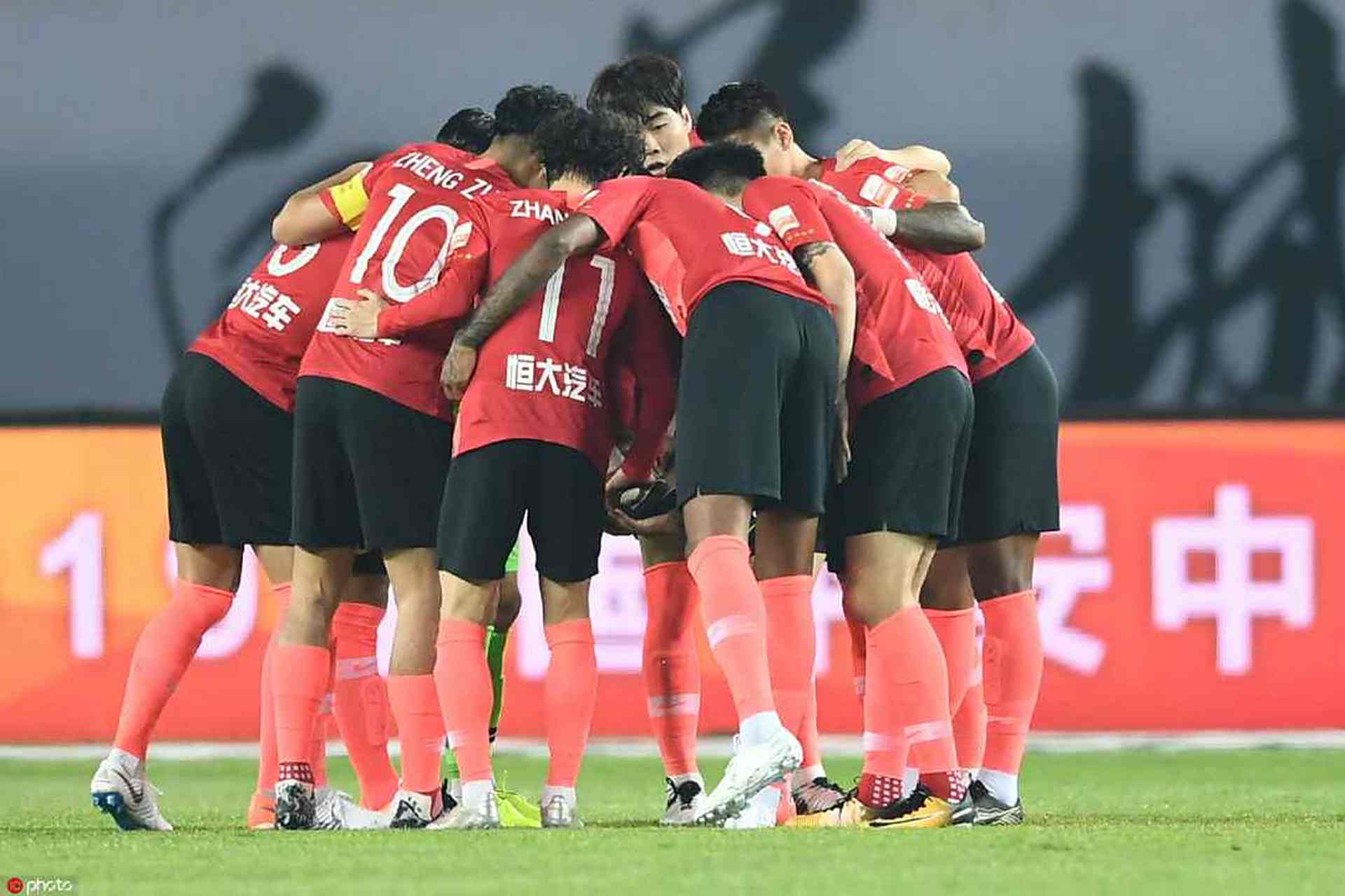 开云体育网页版-上港客场不敌广州恒大，遇到连败