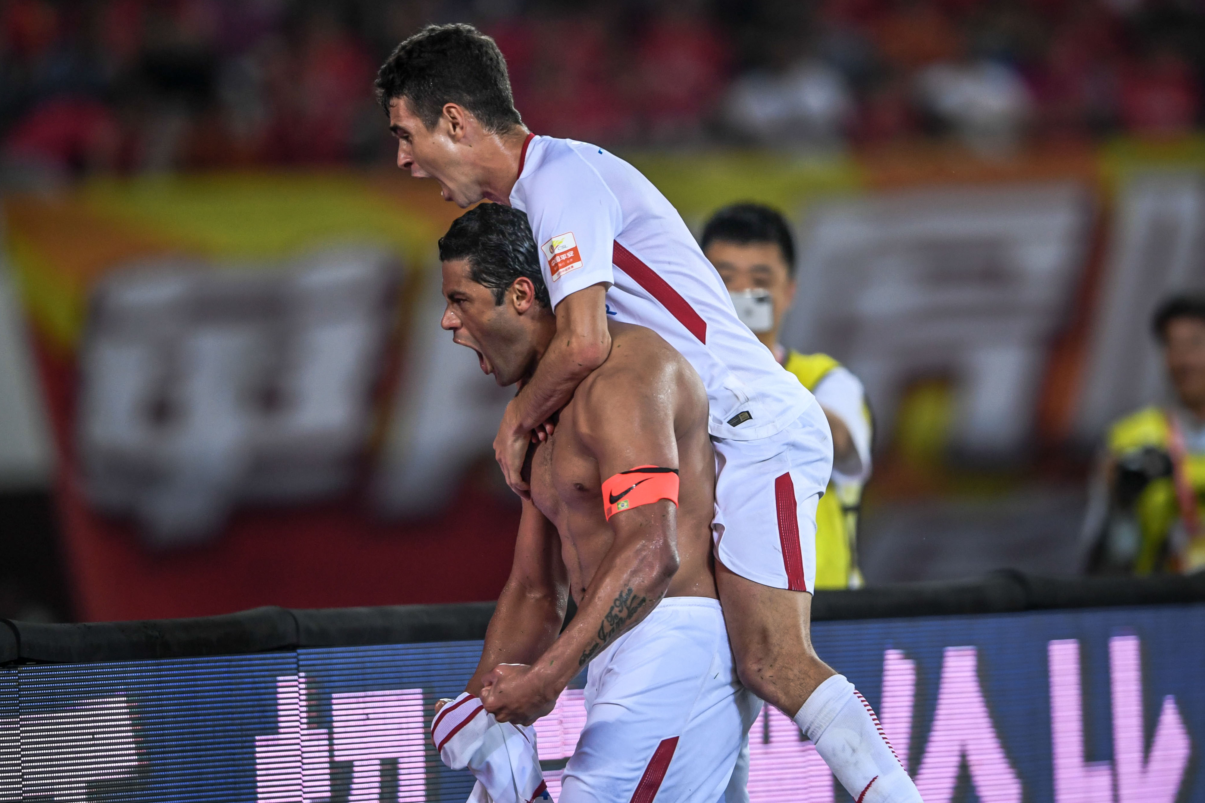 上港客场不敌广州恒大,遇到连败 上港客场不敌广州恒大,遇到连败