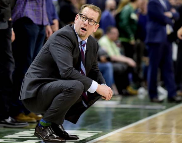 开云体育官网-战术变阵频频被质疑，主帅面临严峻挑战